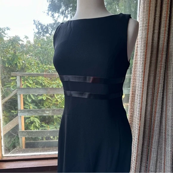 Rimini • Sexy Black Side Slit Vintage Evening Gown - Picture 10 of 16